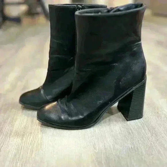 Forever 21 Black Booties - Picture 4 of 4